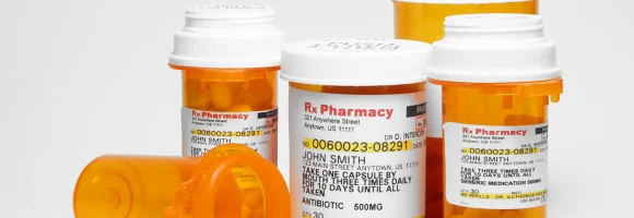 Prescription-pills-in-plastic-medicine-bottles
